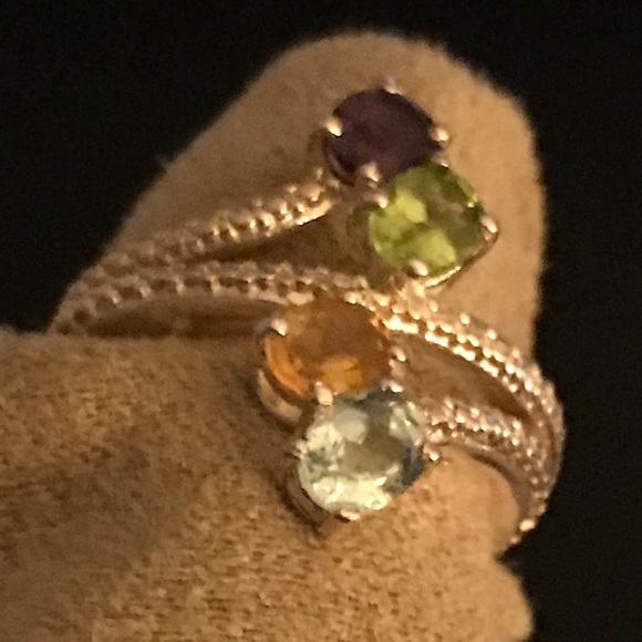 Multi stone ring in sterling silver, SZ 6. $30 - Picture 2 of 3